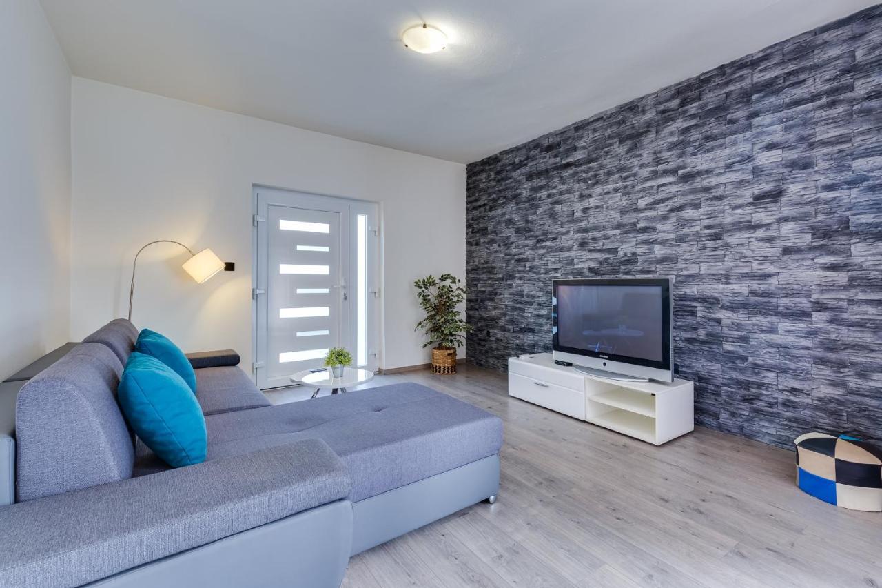 A & J Apartment Petrcane