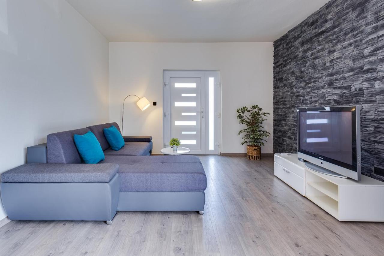 A & J Apartment *
