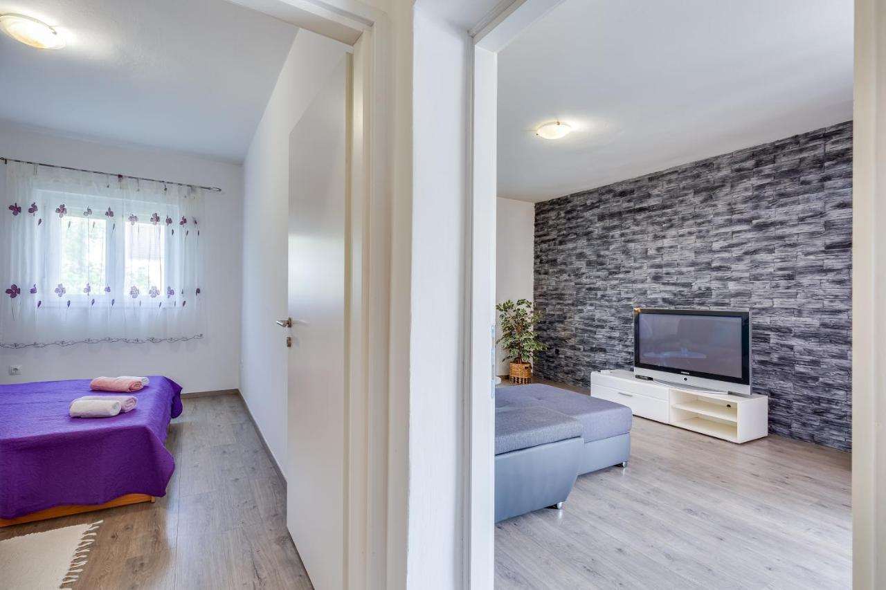 A & J Apartment Petrcane