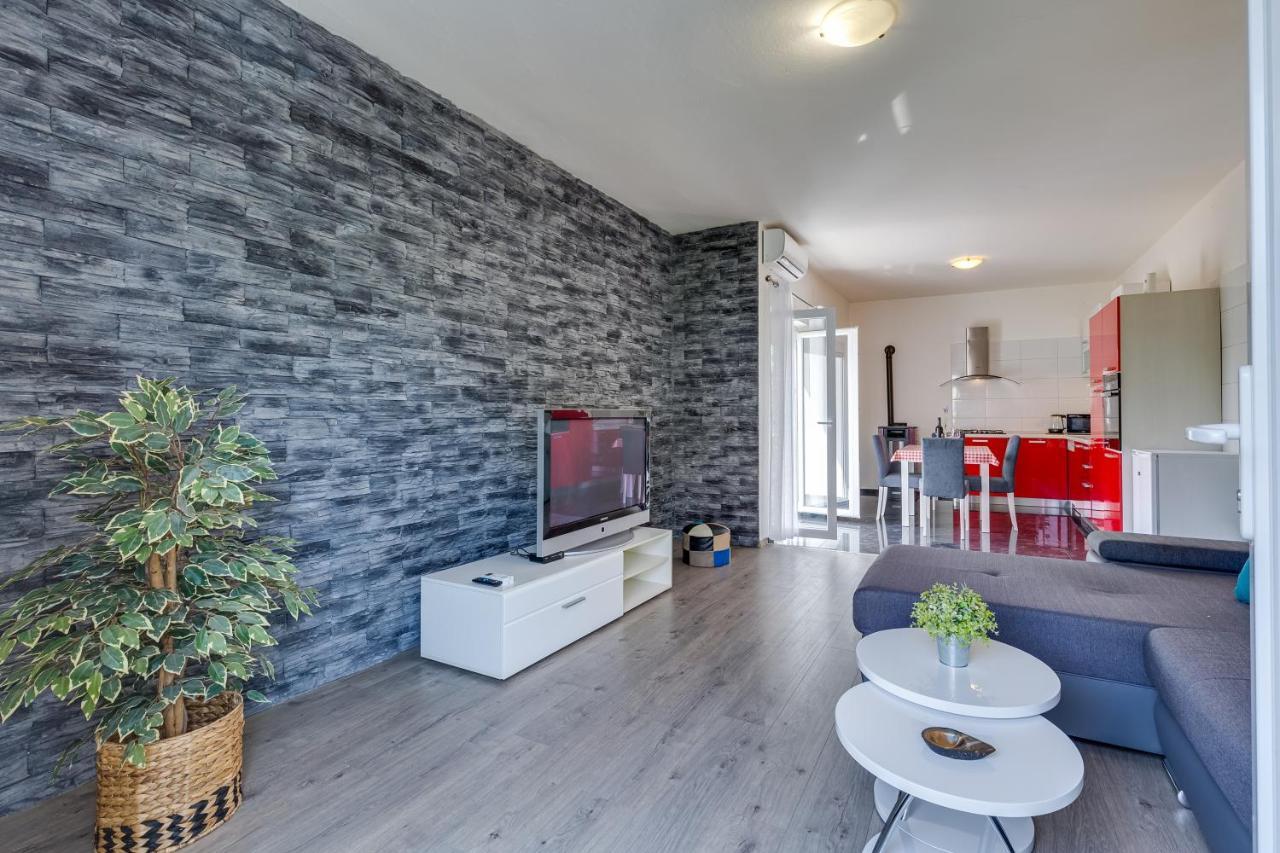 A & J Apartment Petrcane
