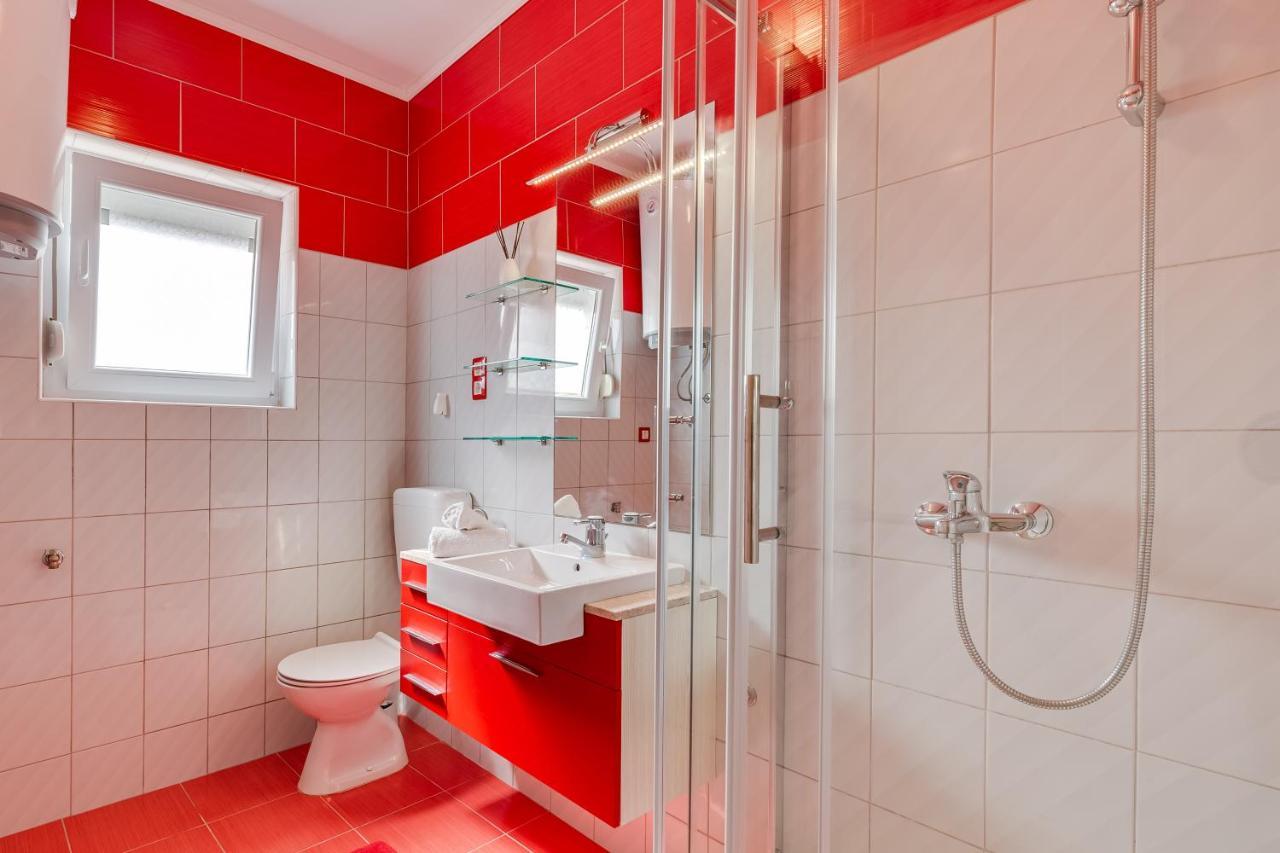 A & J Apartment *